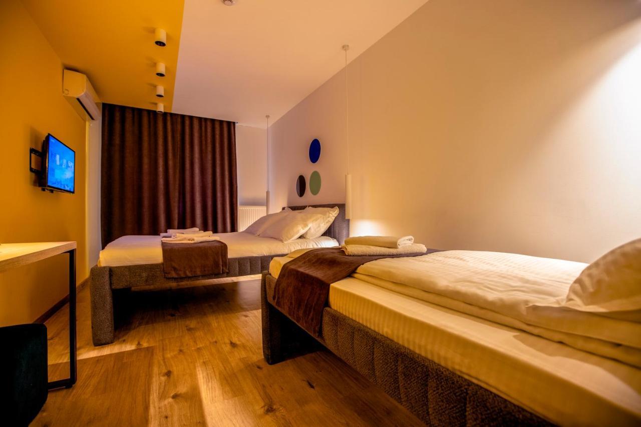 Hotel 4 Llulla 普里什蒂纳 外观 照片