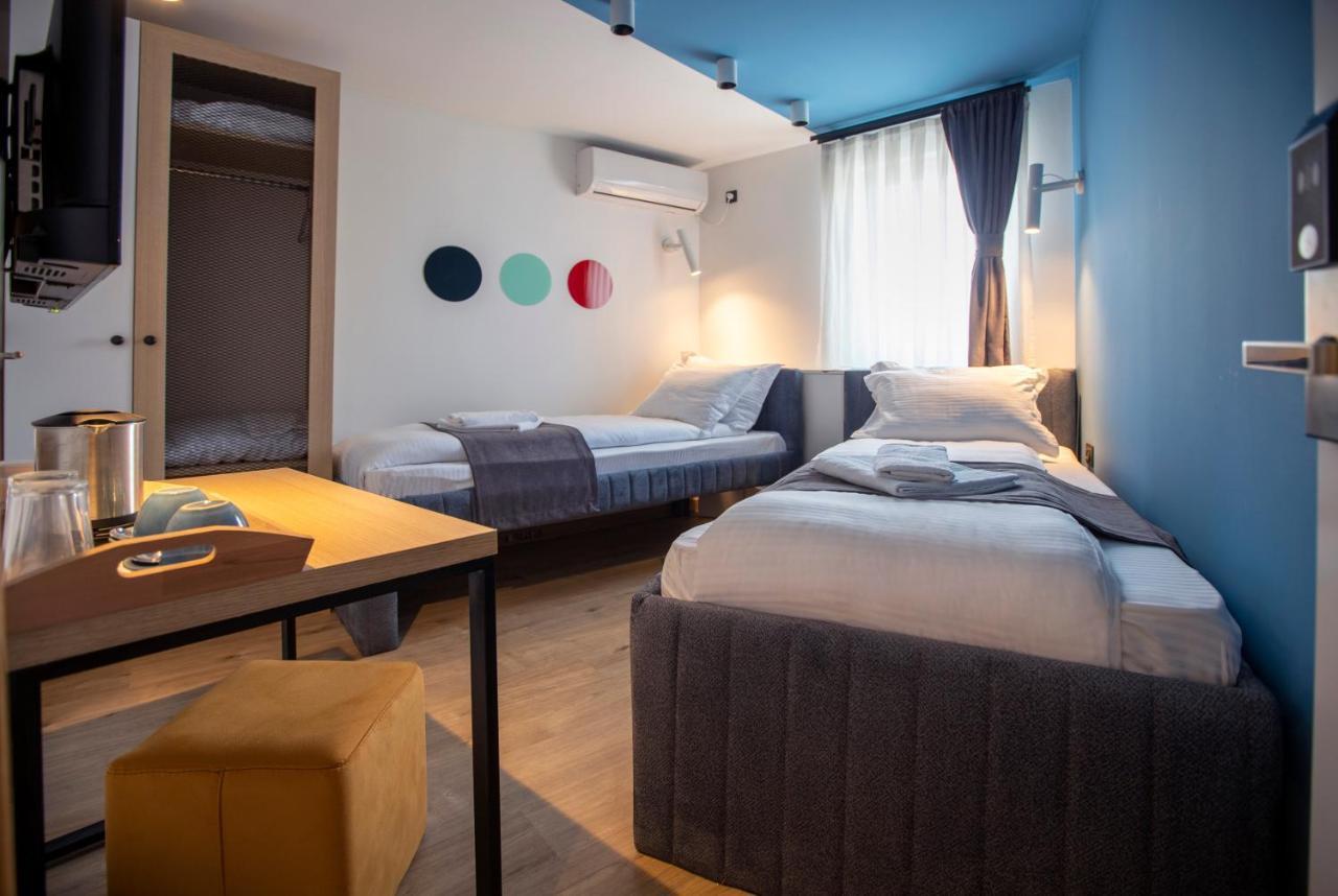 Hotel 4 Llulla 普里什蒂纳 外观 照片