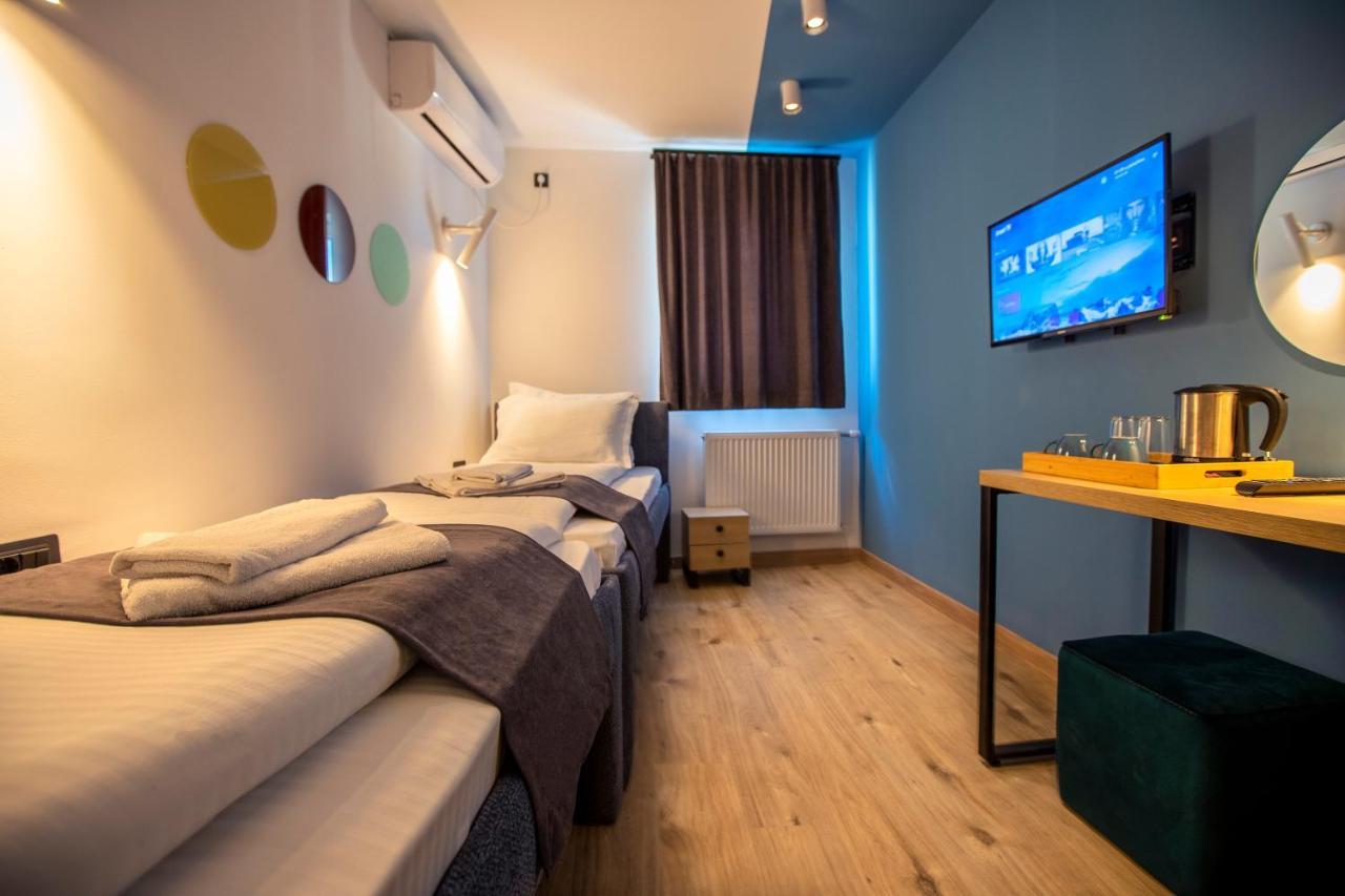 Hotel 4 Llulla 普里什蒂纳 外观 照片