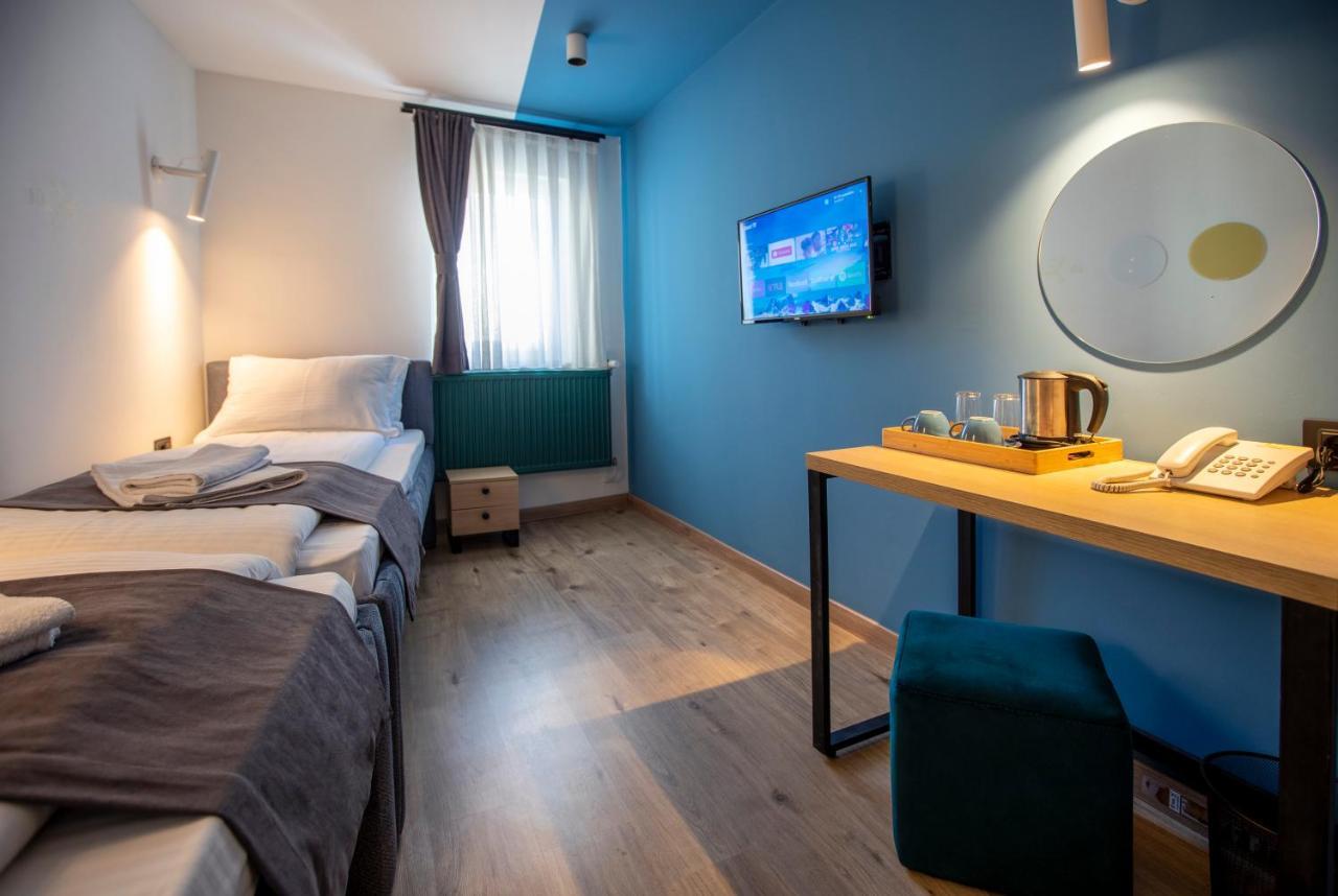 Hotel 4 Llulla 普里什蒂纳 外观 照片
