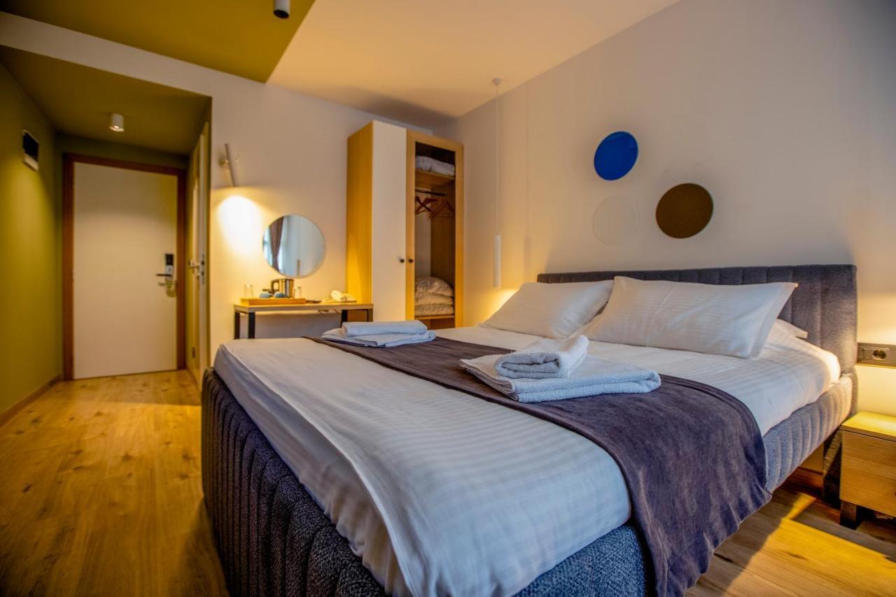 Hotel 4 Llulla 普里什蒂纳 外观 照片