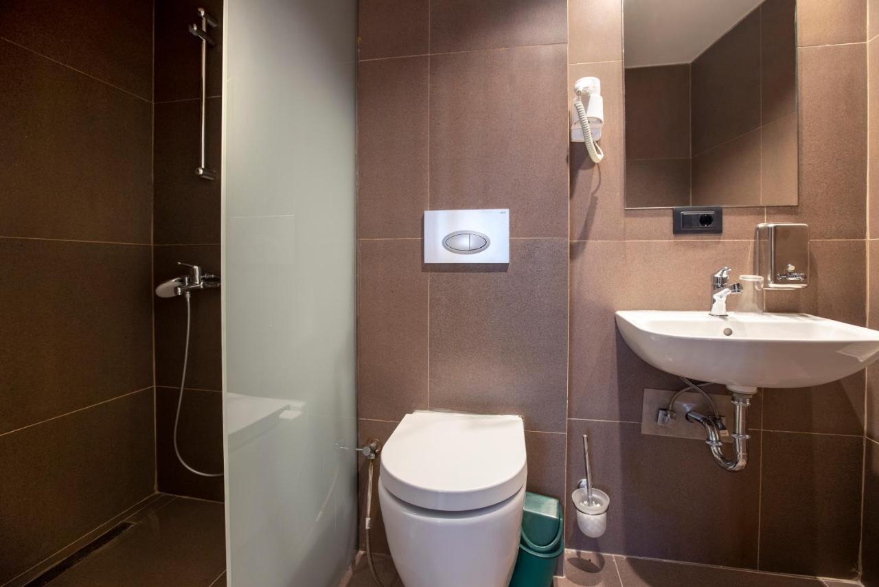 Hotel 4 Llulla 普里什蒂纳 外观 照片