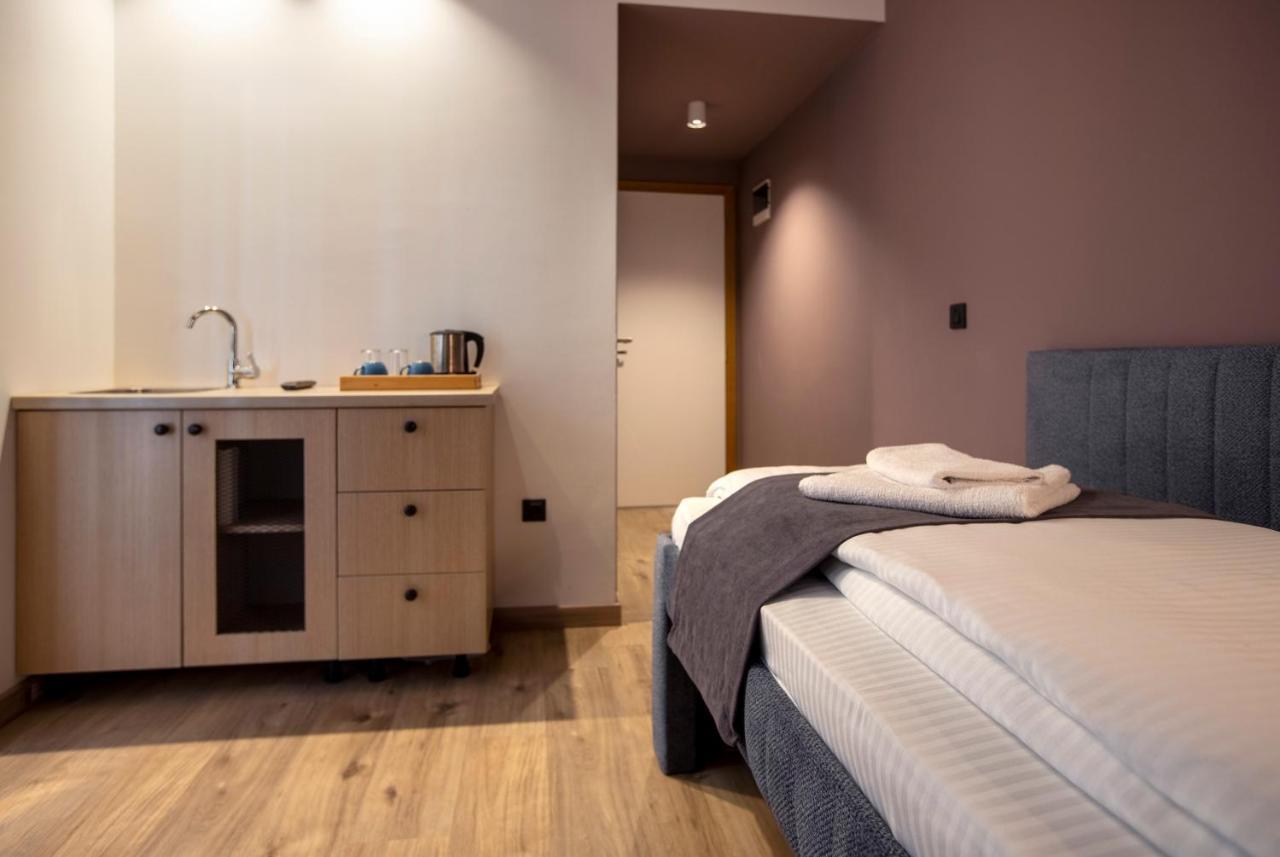 Hotel 4 Llulla 普里什蒂纳 外观 照片