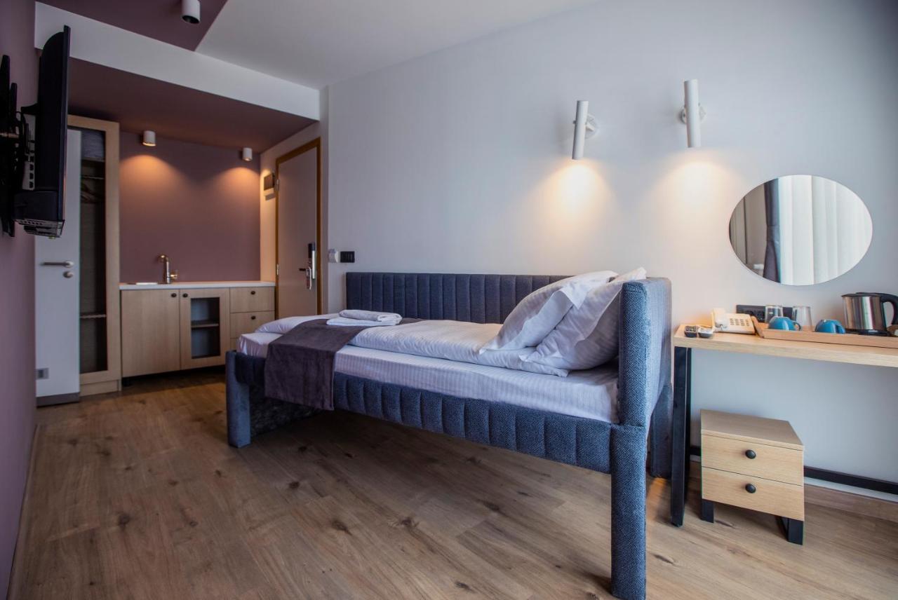 Hotel 4 Llulla 普里什蒂纳 外观 照片