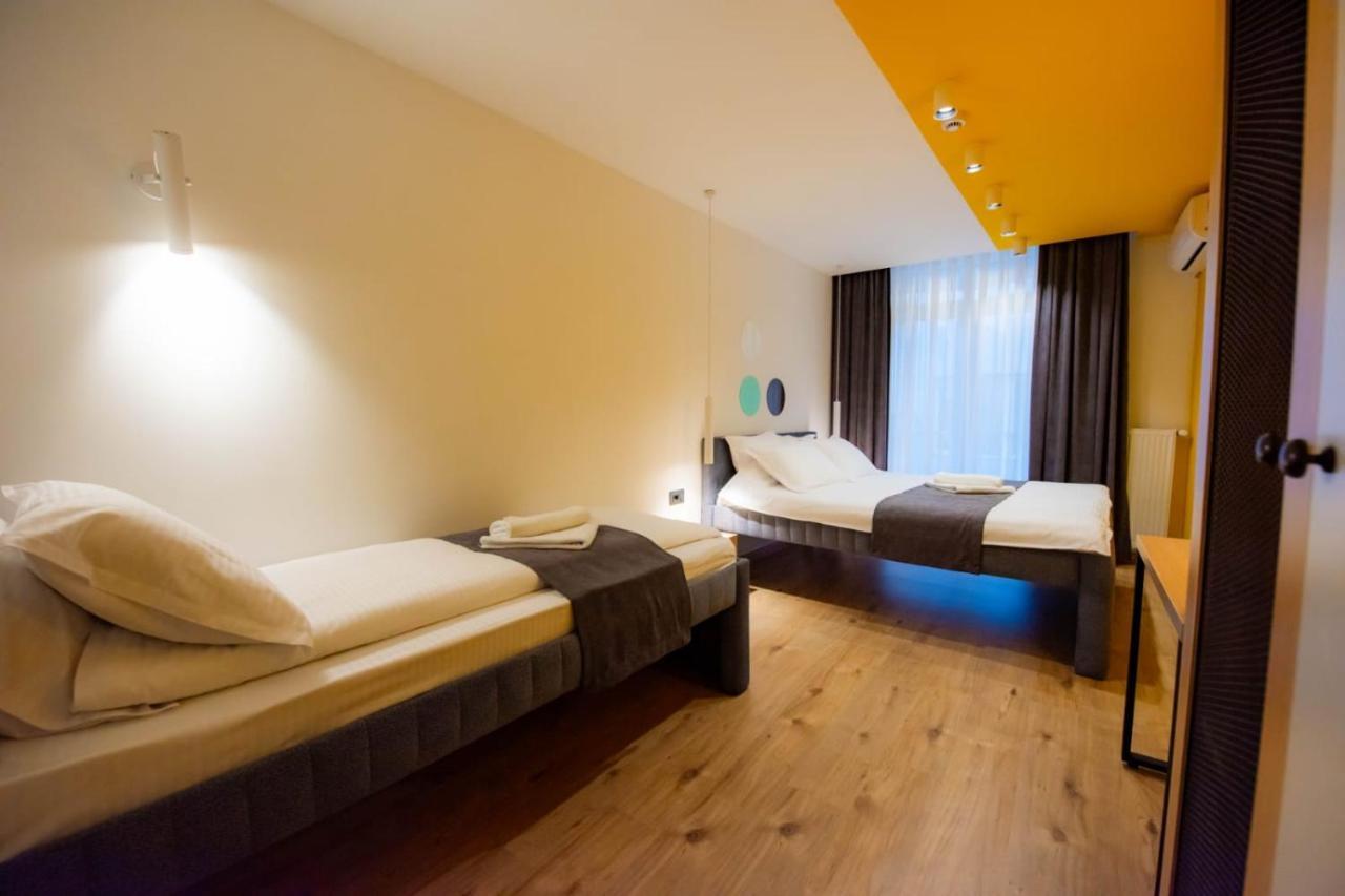 Hotel 4 Llulla 普里什蒂纳 外观 照片