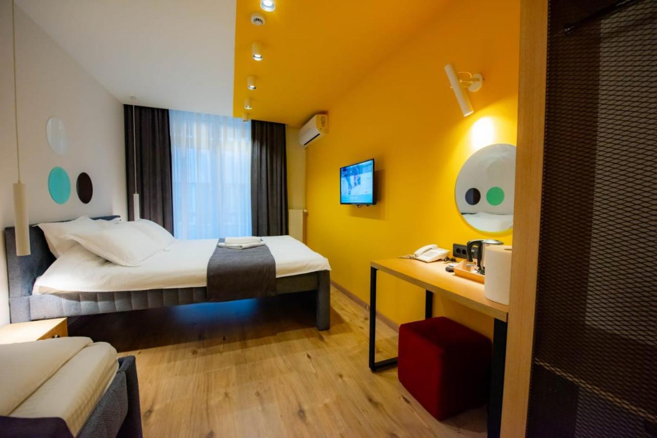 Hotel 4 Llulla 普里什蒂纳 外观 照片